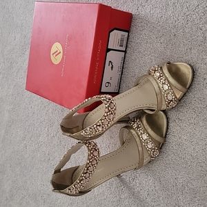 Adrienne Vittadini Gold Heels Sz9